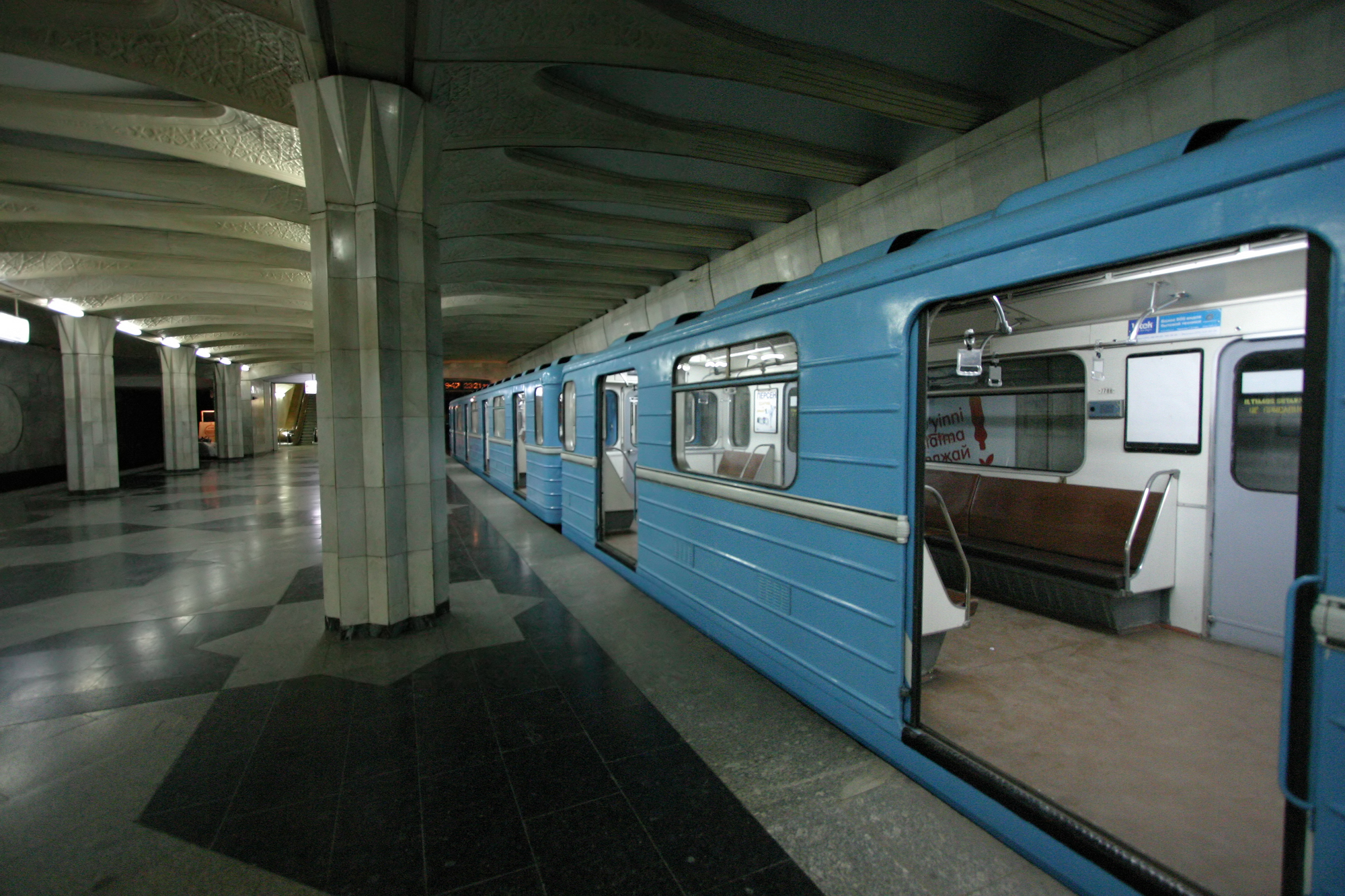 Tashkent_metro_drushbanarod[1]